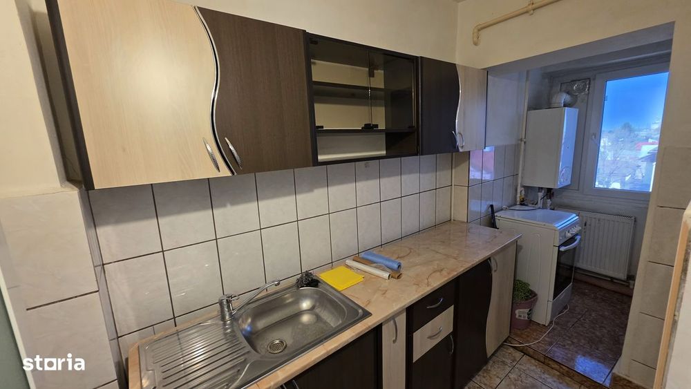 Vand garsoniera et. 4 zona Spital