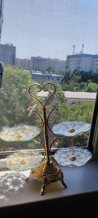 Конфетница с блюдцами