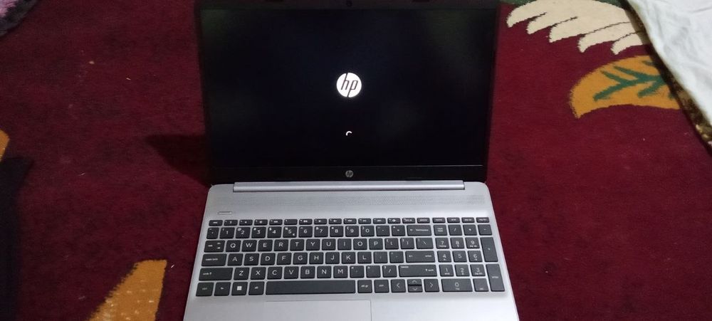 Hp notebook sotiladi