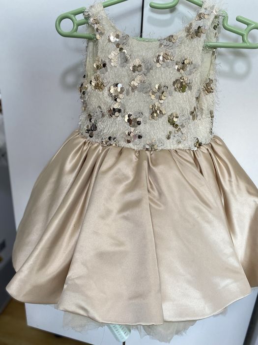 Продам платье пышное на девочку