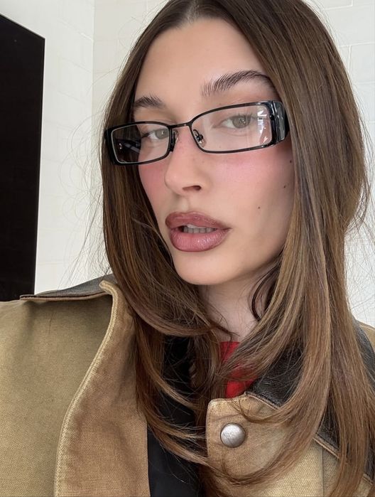 Rhode peptide lip shape молив за устни