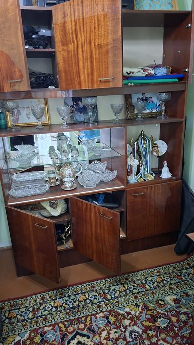 Срочно продам Сервант