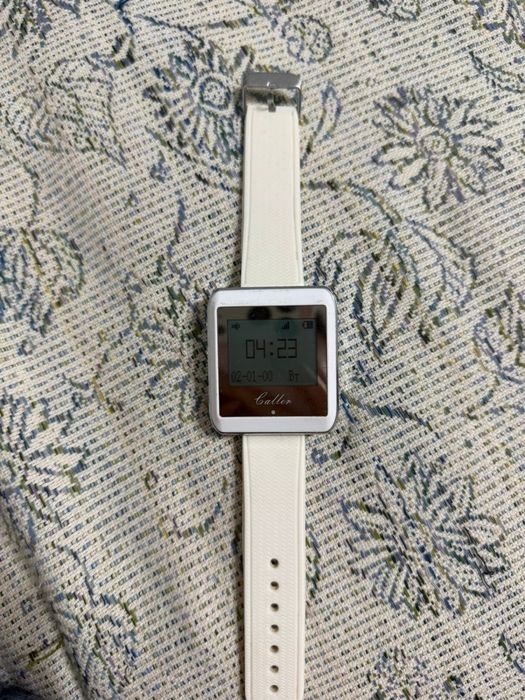 Продам кнопка вызова( часы)