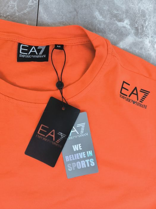 Emporio Armani EA7 M размер Тениска