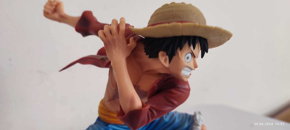 Фигурки One Piece (Luffy) и Dragon Ball Z (Goku)