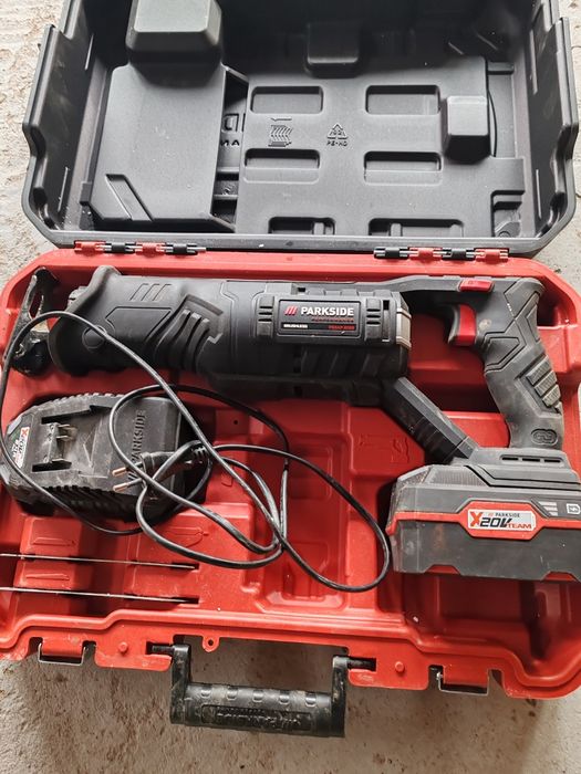 Ferastrau sabie și rotopercutor