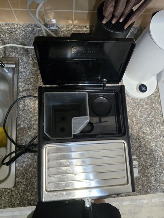 Продам  кофемашину De'Longhi