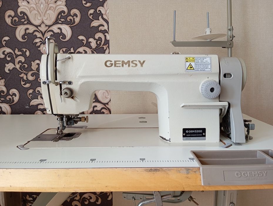 Срочно! Швейная машина Gemsy.