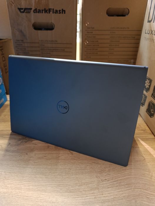 Nomi: Dell 15 DC15255