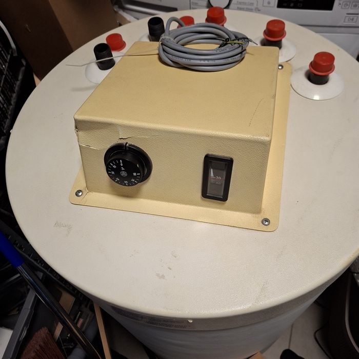 Boiler de podea cu serpentina 80l. Neutilizat