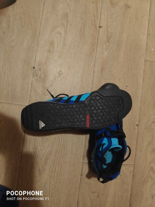 Чисто нови маратонки adidas тракшън номер 46