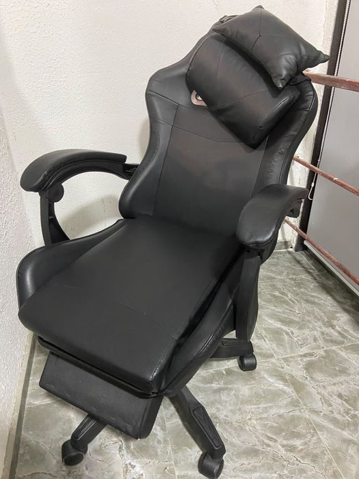 Компьютер с игровым креслом и стол из мдф