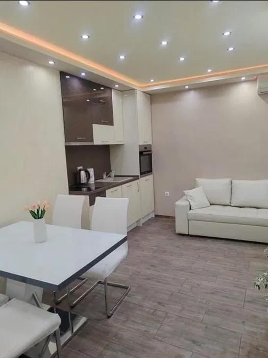 Дава се под наем Двустаен апартамент в Варна, Бриз - 55 кв.м за 613 € - Снимка #2