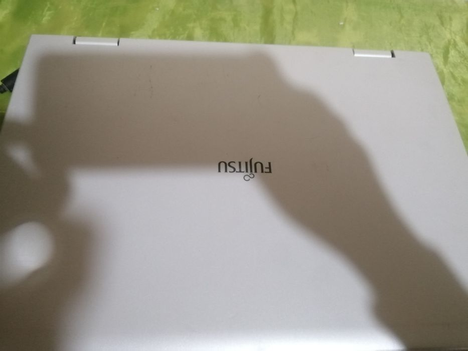 Продам ноутбук футжицу