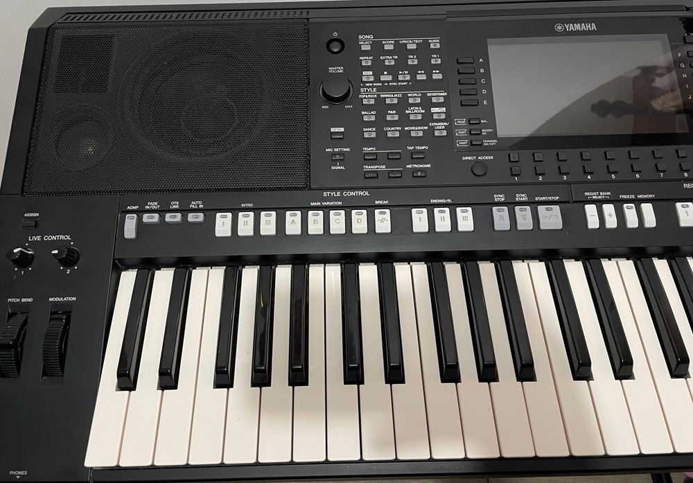 Yamaha PSR S 775