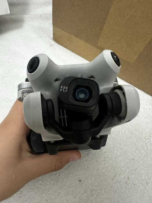 Vand drona dji mini 4 pro