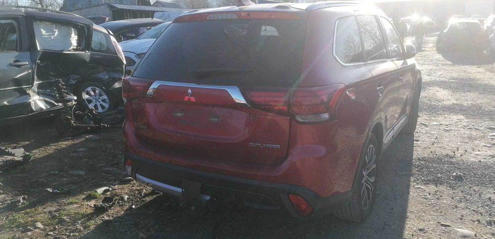 Dezmembrez Mitsubishi Outlander 2.3d 2017