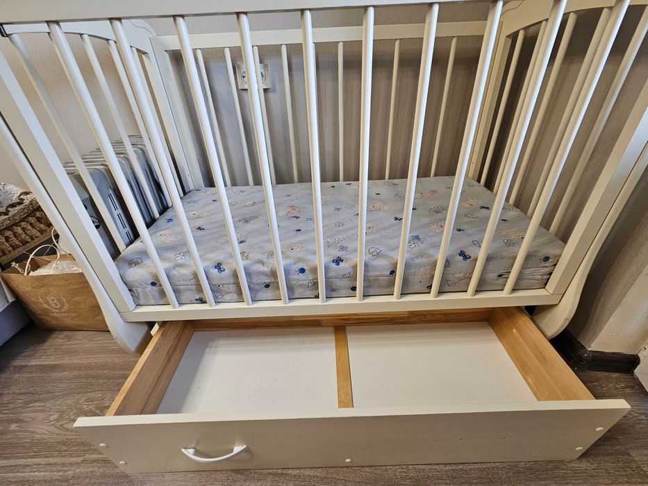Продам коляску, бесплатно отдам манеж