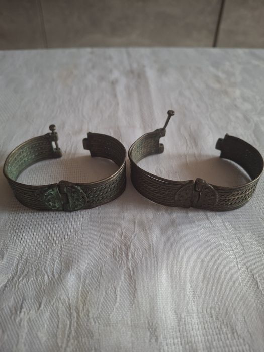 Гривни,медни или бронз