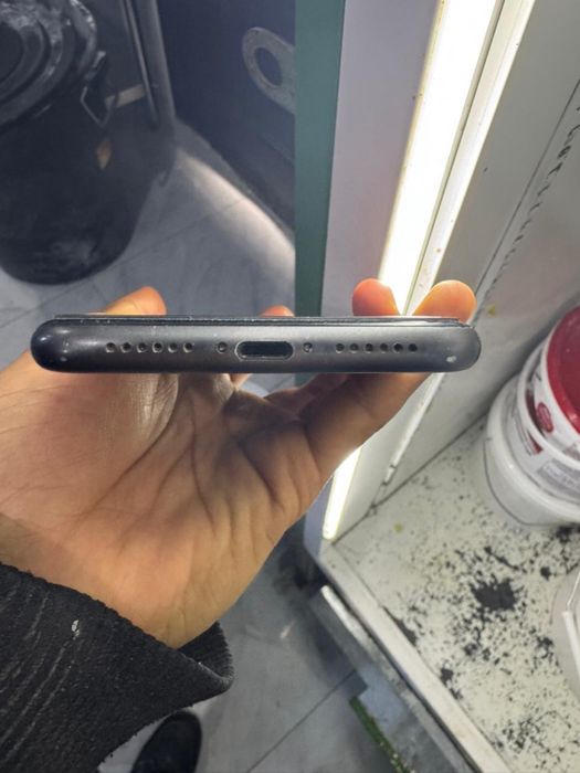 Продаю айфон 11 срочно