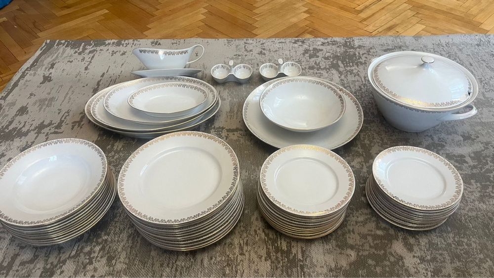 Продам сервиз посуды