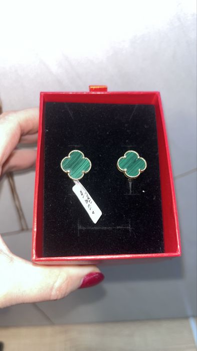 Продам золотые серьги