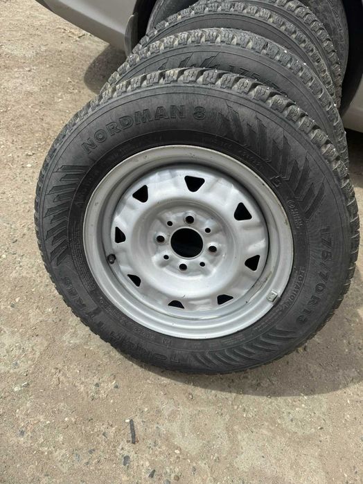 175/70/R13 Шины Nokian + диски 4*98