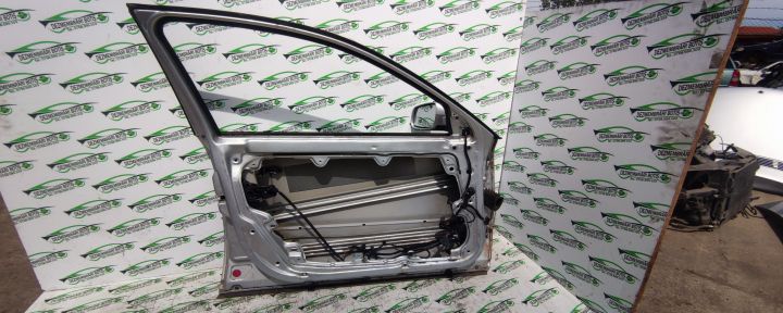 Usa / Portiera fata stanga /660 Volkswagen VW Passat B5.5 (facelift)