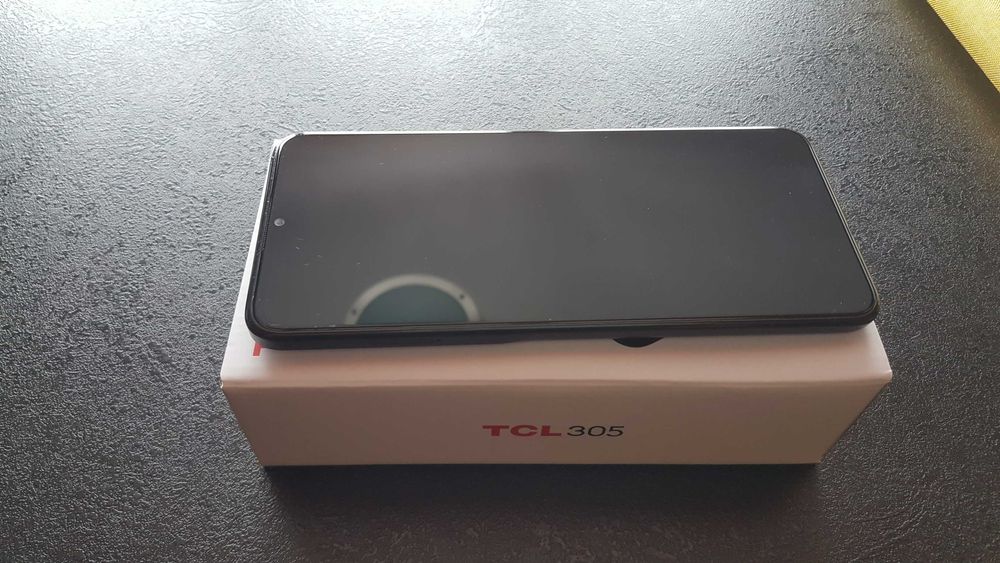 Продавам телефон TCL 305