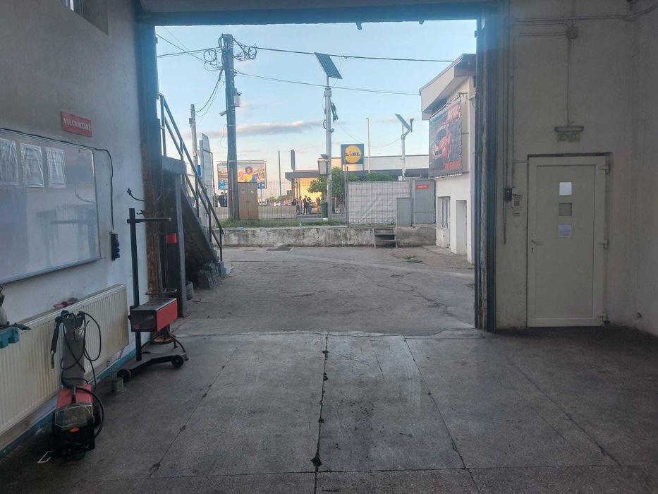 Hala 350m, Service auto