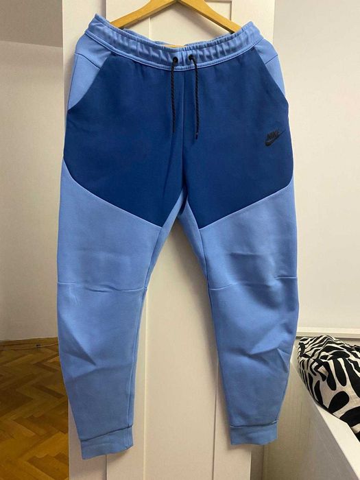 Pantaloni Nike Tech