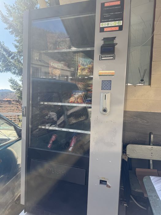Вендинг машина в много добро състояние