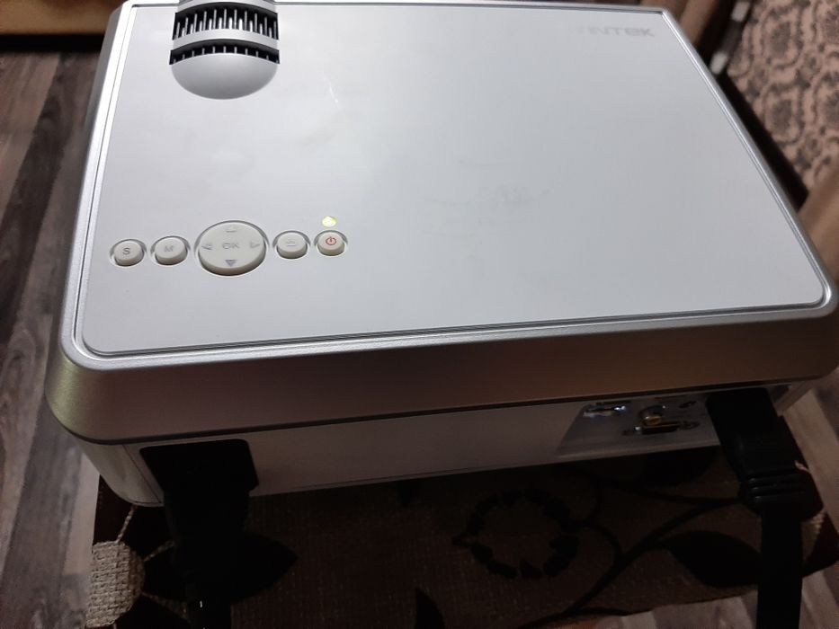 Продам новый домашний кинотеатор Проектор Byintek BL110