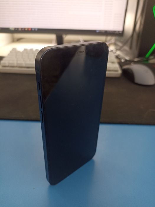 Айфон 12 срочно продам