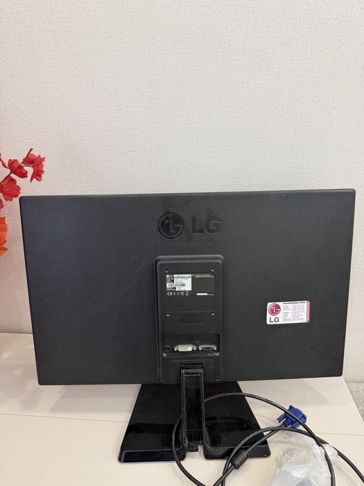 Монитор LG 23 дюйма