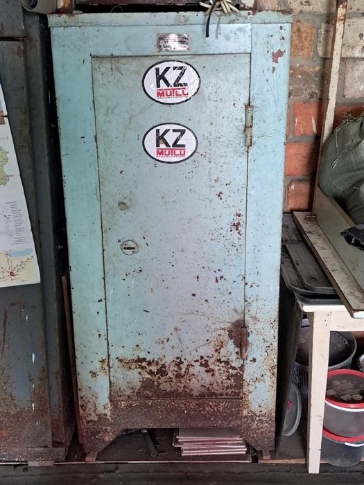 Сейф металлический