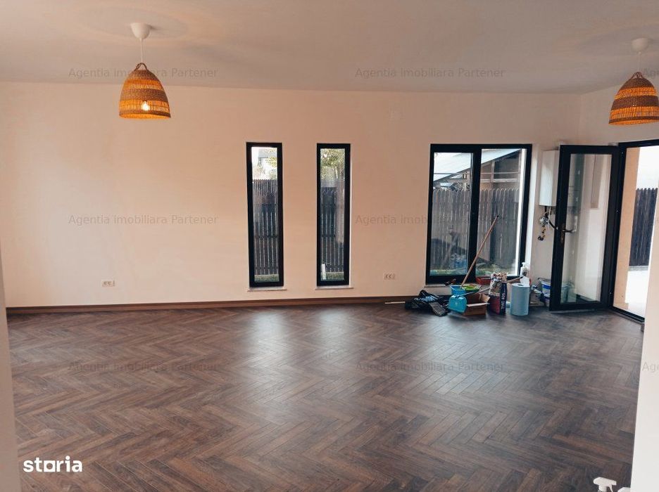 casa / vila Stefanesti , "La Cheie'' , finisaje + pozitie DEOSEBITA !