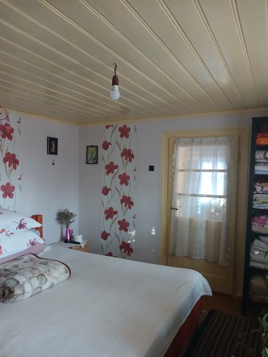 Vând  casă la curte