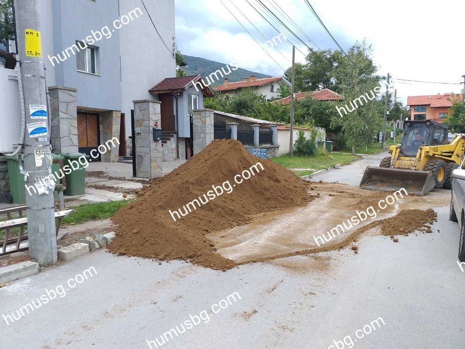 Доставка на хумус - почва за озеленяване /humusbg.com/