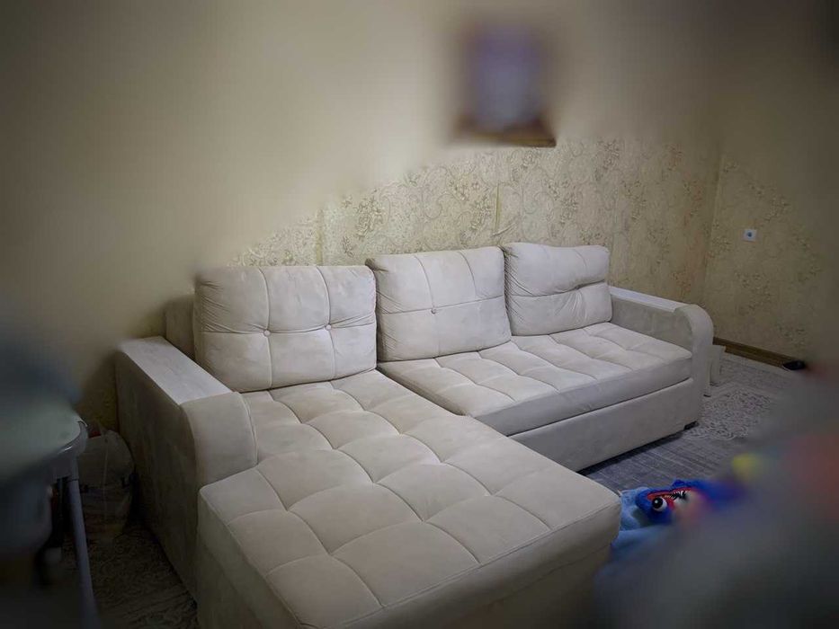 Raskladnoy uglavoy divan