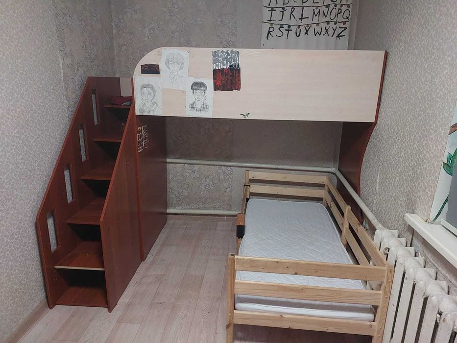 Срочно продаю двухъярусную кровать