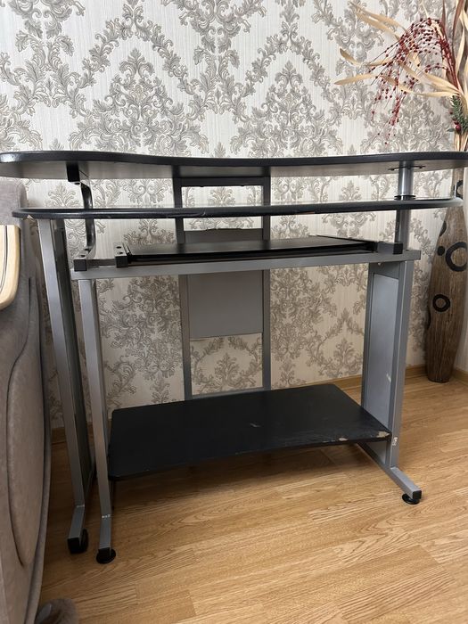 Компьютерный , складной стол