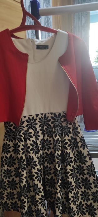 Платье с пиджаком.