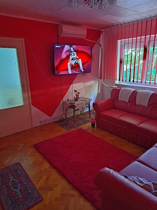Vând sau schimb ap 2 camere zona centrala etaj 1