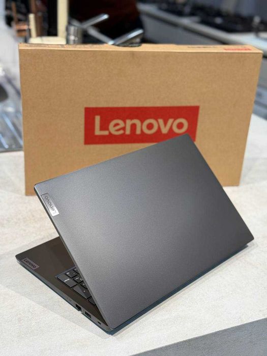 Lenovo  V15/AMD R7 7730U/DDR4 8GB/SSD NVME 512GB/Display 15'6 FHD IPS