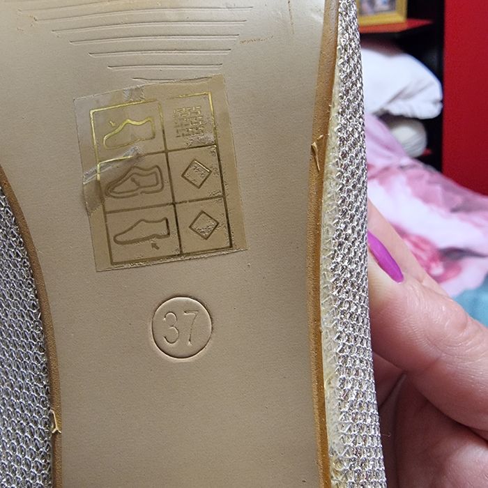 Pantofi 37 aurii noi