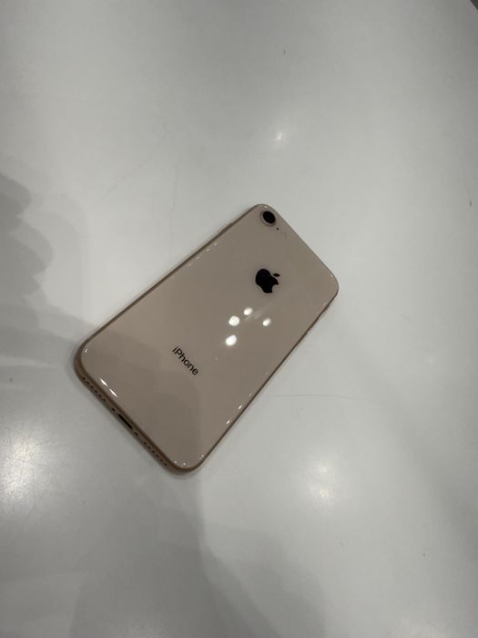 Сотовый телефон iphone 8
