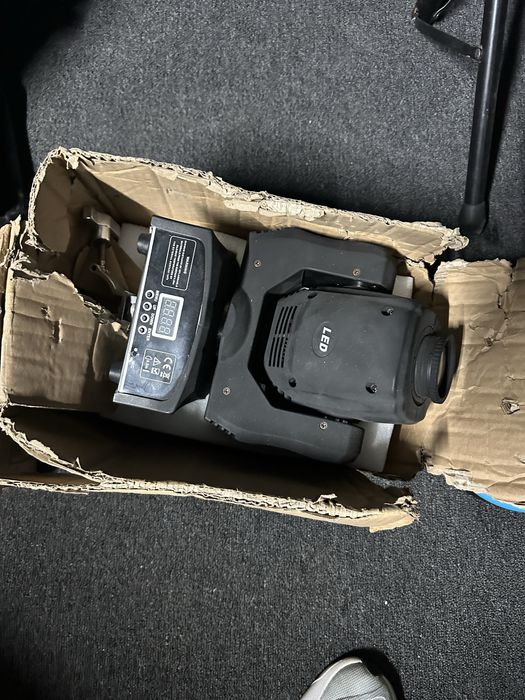 Vand schela echipata cu lumini sau schim cu topuri RCF active