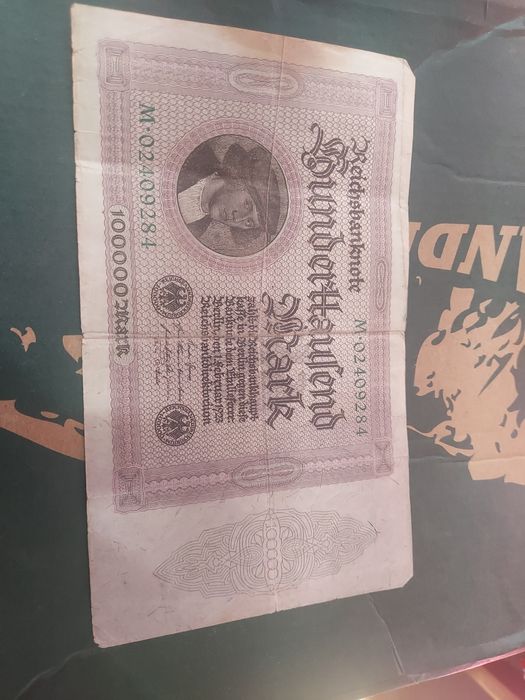 Продават се 100000 марки от 1923г.