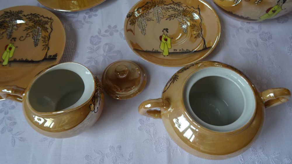 Японски порцеланови тройни сетове, чайник, захарница и каничка..